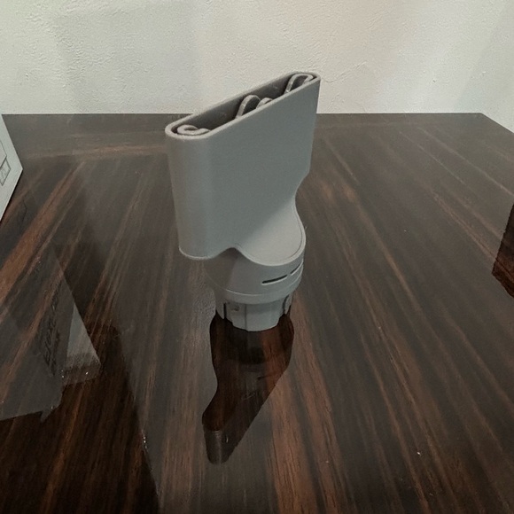 Gray Hair Styling Attachment - Picture 1 of 5